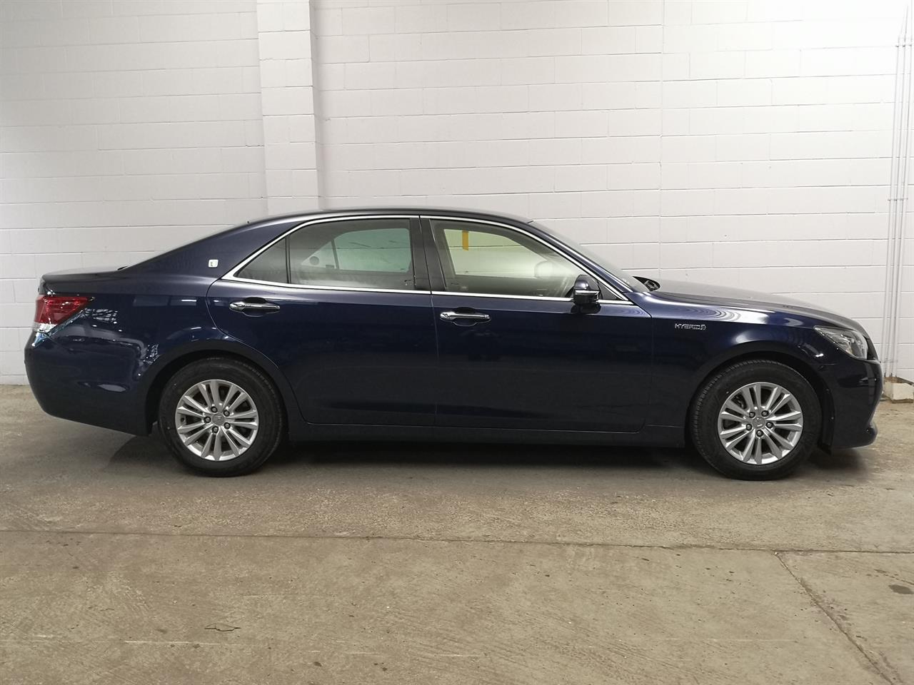 2015 Toyota Crown
