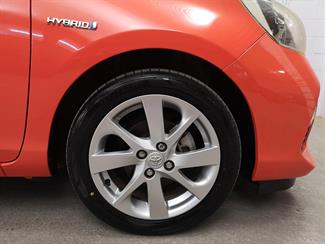 2013 Toyota Aqua - Thumbnail