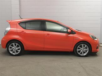 2013 Toyota Aqua - Thumbnail