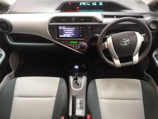 2013 Toyota Aqua - Thumbnail