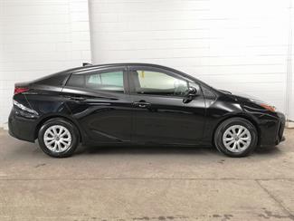 2021 Toyota Prius - Thumbnail