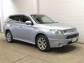 2014 Mitsubishi Outlander - Thumbnail