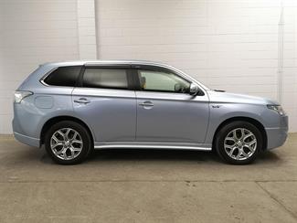 2014 Mitsubishi Outlander - Thumbnail