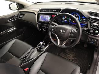 2015 Honda Grace - Thumbnail