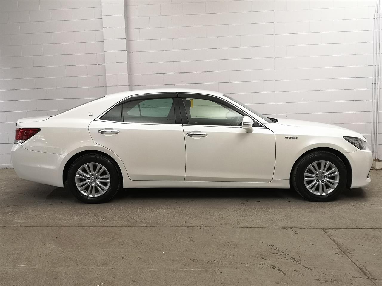 2014 Toyota Crown