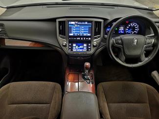 2014 Toyota Crown - Thumbnail