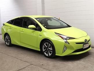 2016 Toyota Prius - Thumbnail
