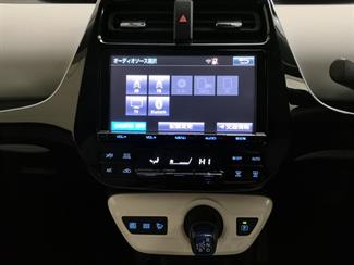 2016 Toyota Prius - Thumbnail
