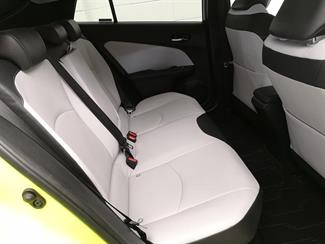 2016 Toyota Prius - Thumbnail