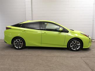 2016 Toyota Prius - Thumbnail