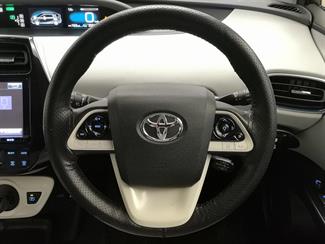 2016 Toyota Prius - Thumbnail