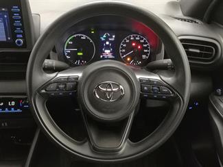 2021 Toyota Yaris - Thumbnail