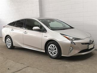 2018 Toyota Prius - Thumbnail