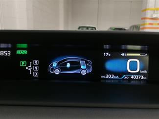 2018 Toyota Prius - Thumbnail