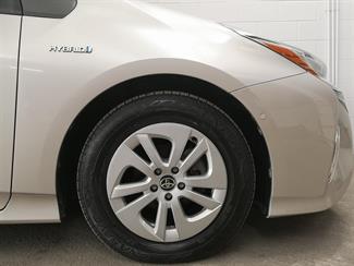 2018 Toyota Prius - Thumbnail