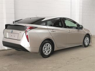 2018 Toyota Prius - Thumbnail