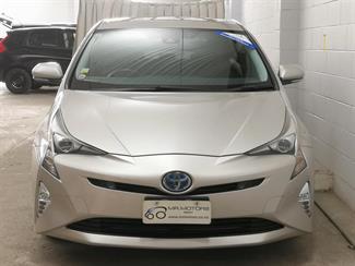 2018 Toyota Prius - Thumbnail