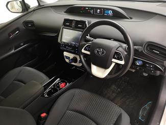 2018 Toyota Prius - Thumbnail
