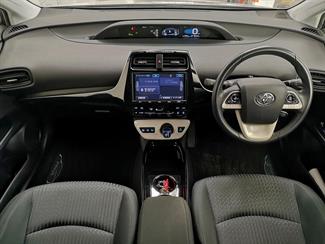 2018 Toyota Prius - Thumbnail
