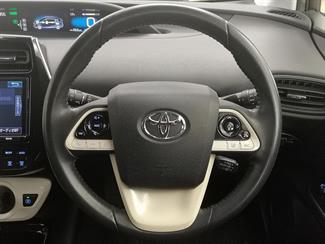 2018 Toyota Prius - Thumbnail