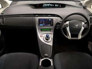 2015 Toyota Prius - Thumbnail