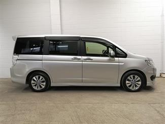 2014 Honda Step Wagon - Thumbnail