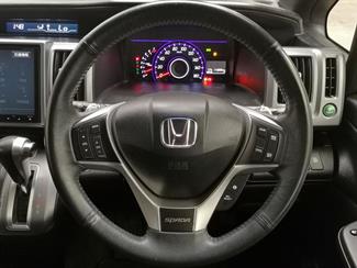 2014 Honda Step Wagon - Thumbnail