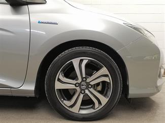 2016 Honda Grace - Thumbnail