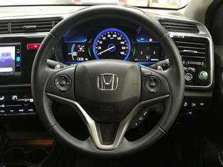 2016 Honda Grace - Thumbnail