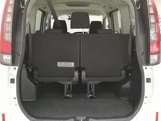 2014 Toyota Esquire - Thumbnail