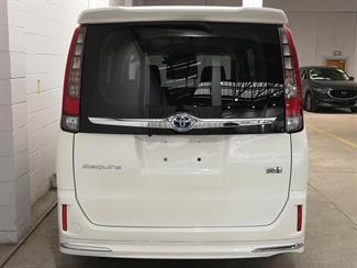 2014 Toyota Esquire - Thumbnail