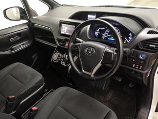 2014 Toyota Esquire - Thumbnail