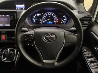 2014 Toyota Esquire - Thumbnail
