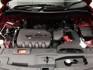 2014 Mitsubishi Outlander - Thumbnail