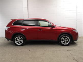 2014 Mitsubishi Outlander - Thumbnail