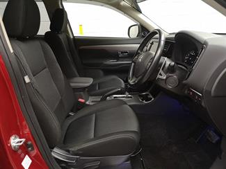 2014 Mitsubishi Outlander - Thumbnail