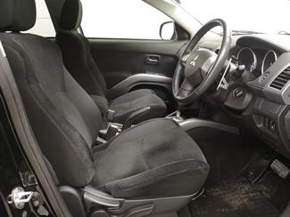 2013 Mitsubishi Outlander - Thumbnail