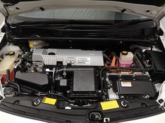 2014 Toyota Prius - Thumbnail