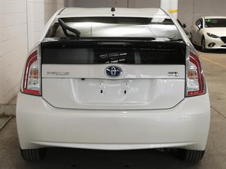 2014 Toyota Prius - Thumbnail