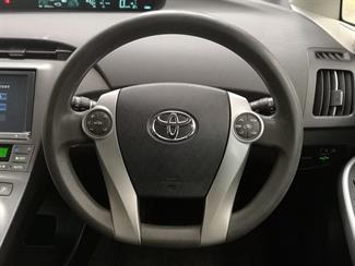 2014 Toyota Prius - Thumbnail