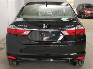 2016 Honda Grace - Thumbnail