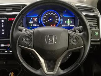 2016 Honda Grace - Thumbnail