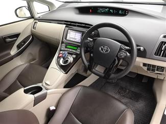 2013 Toyota Prius - Thumbnail