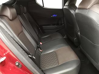 2017 Toyota C-HR - Thumbnail