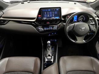 2017 Toyota C-HR - Thumbnail
