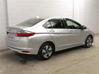 2017 Honda Grace - Thumbnail