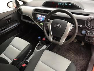 2013 Toyota Aqua - Thumbnail