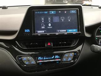 2017 Toyota C-HR - Thumbnail