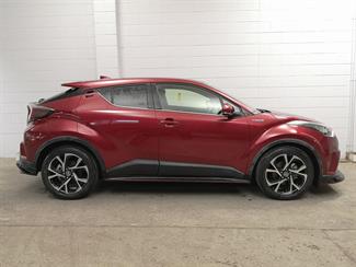 2017 Toyota C-HR - Thumbnail