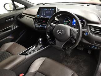 2017 Toyota C-HR - Thumbnail
